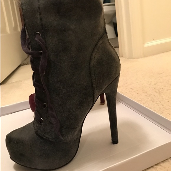 Shoes - Picture 4 of 5