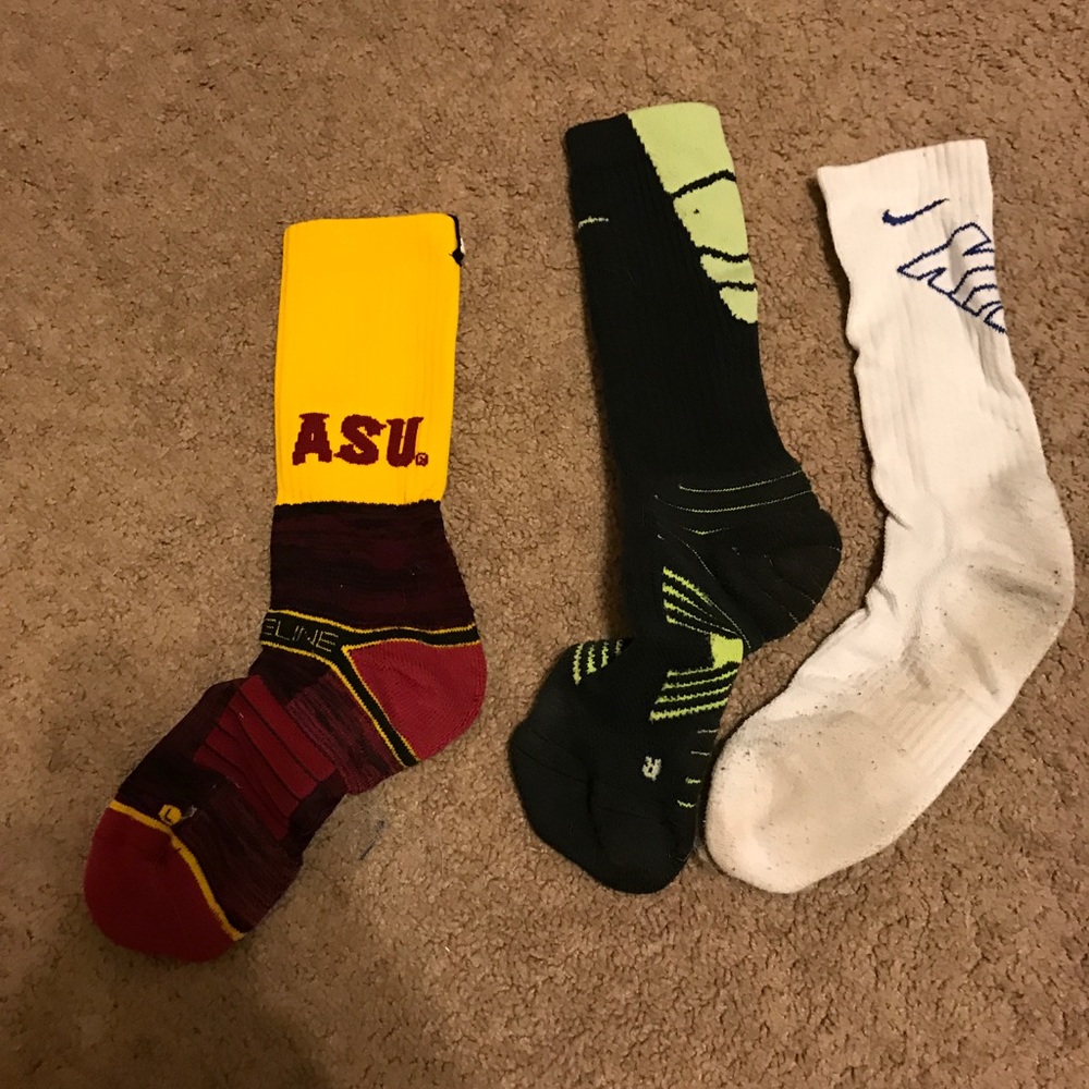 Lot of 8 pairs of socks mostly Nike