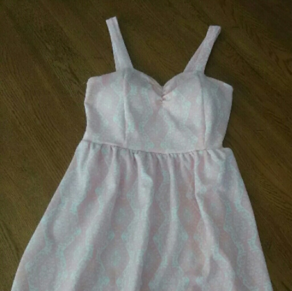 SMALL PINK AND WHITE PRINT DRESS