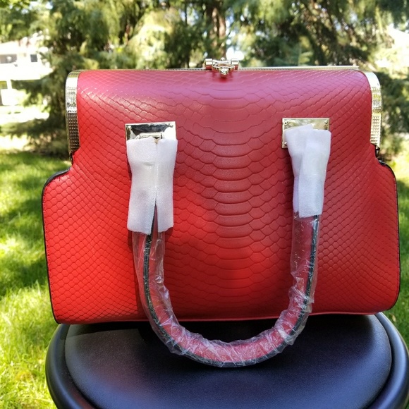 Structured and Textured. 2C Collection. Red - Picture 2 of 8