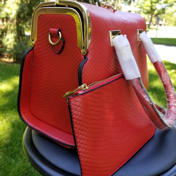 Structured and Textured. 2C Collection. Red - Picture 3 of 8