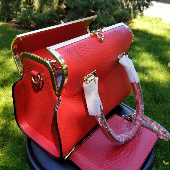 Structured and Textured. 2C Collection. Red - Picture 4 of 8