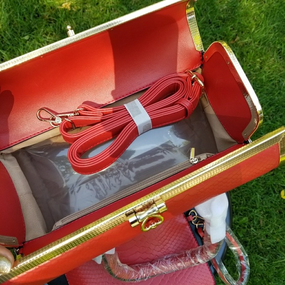 Structured and Textured. 2C Collection. Red - Picture 5 of 8