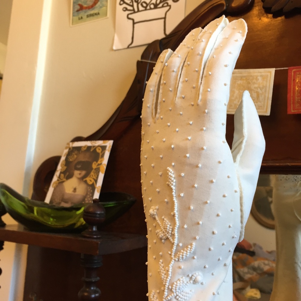 Vintage White Beaded Gloves Size 6.5