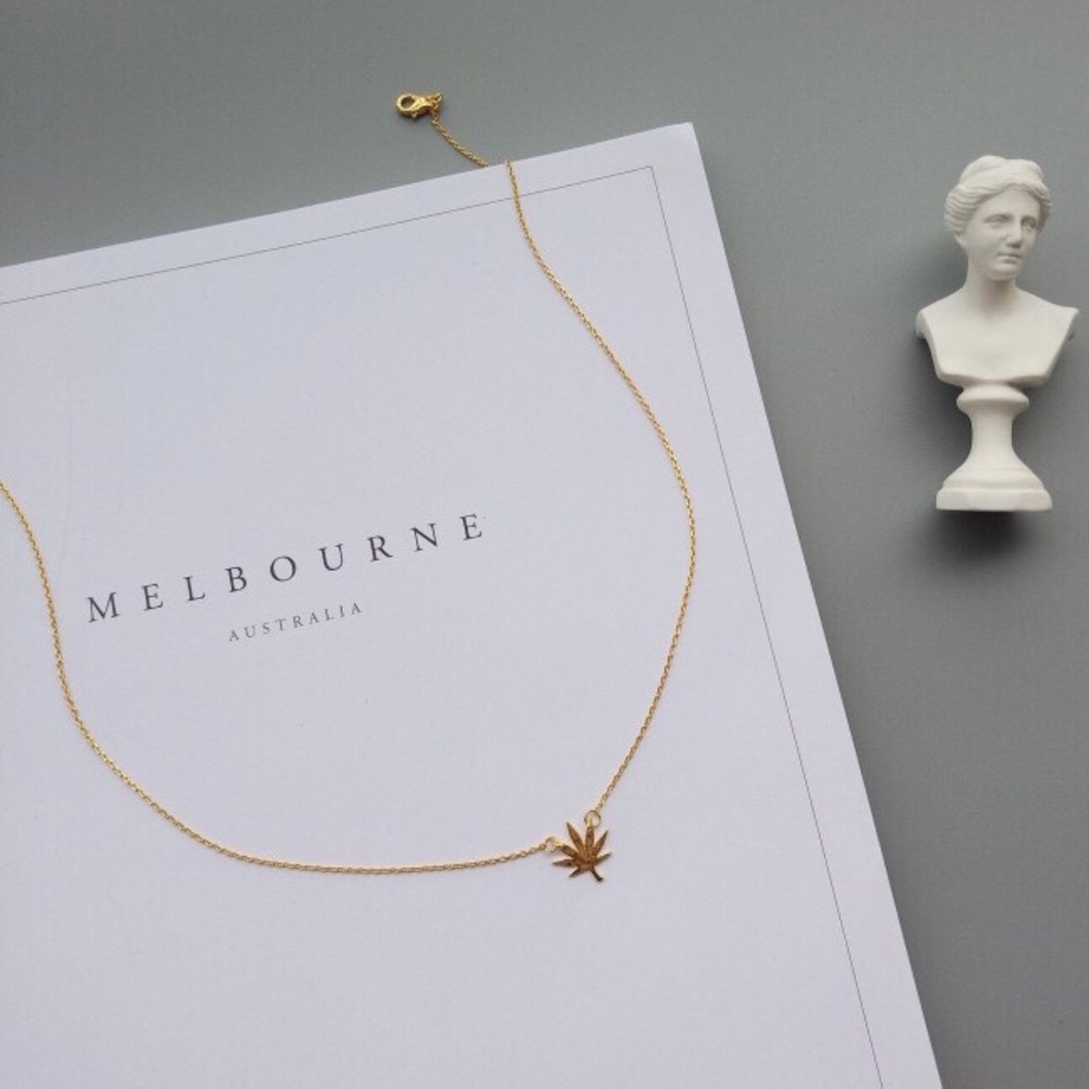 Gold leaf ring - Picture 2 of 4