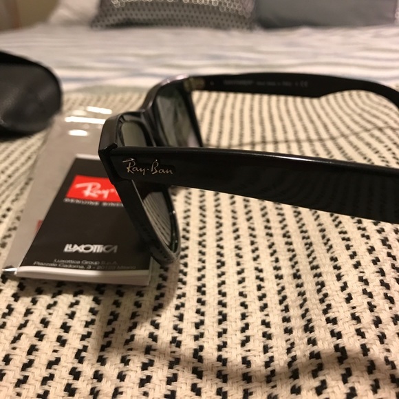 Original Wayfarer Ray-Ban sunglasses - Picture 2 of 4