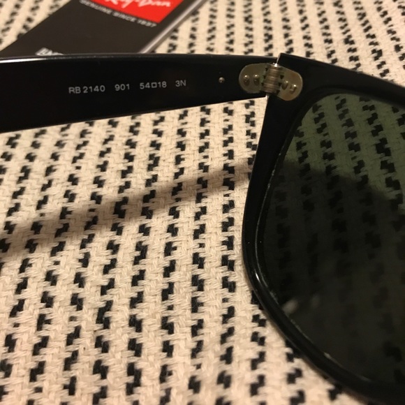 Original Wayfarer Ray-Ban sunglasses - Picture 4 of 4