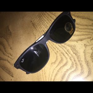 BRAND NEW UNUSED Ray Ban RB 2132 New Wayfarer