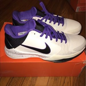 Men's Nike Zoom Kobe V White/Purple Size 11