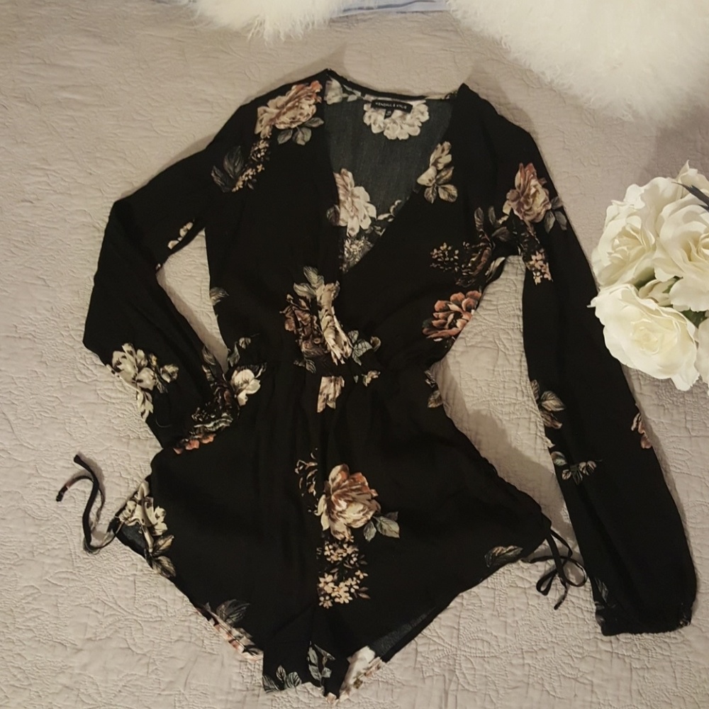 KENDALL & KYLIE Vintaged Floral Romper