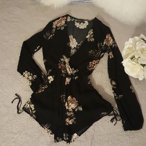 KENDALL & KYLIE Vintaged Floral Romper