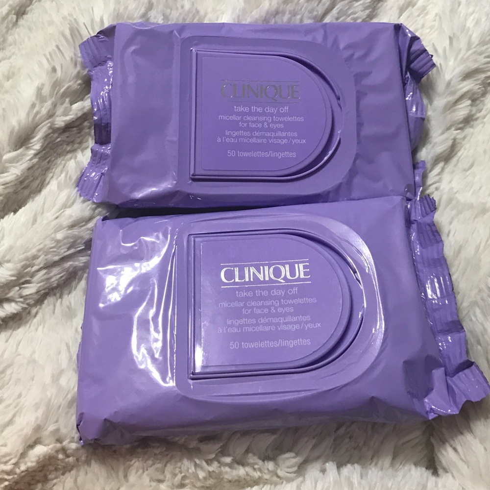 Clinique take the day off cleansing wipes
