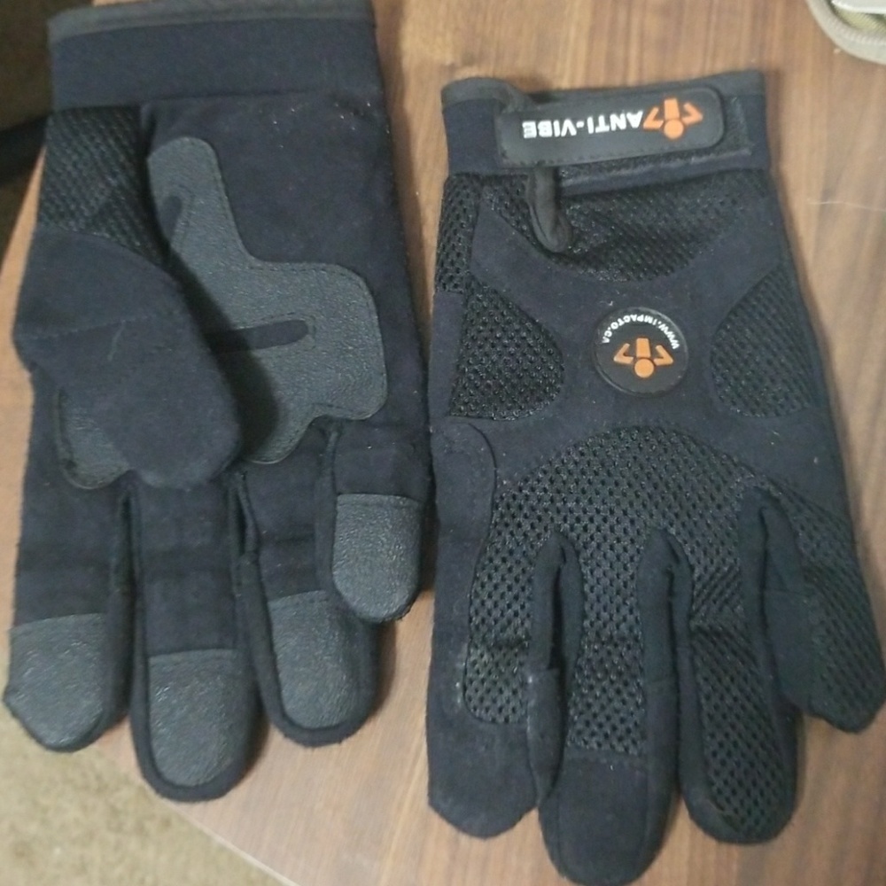Heavy duty gloves