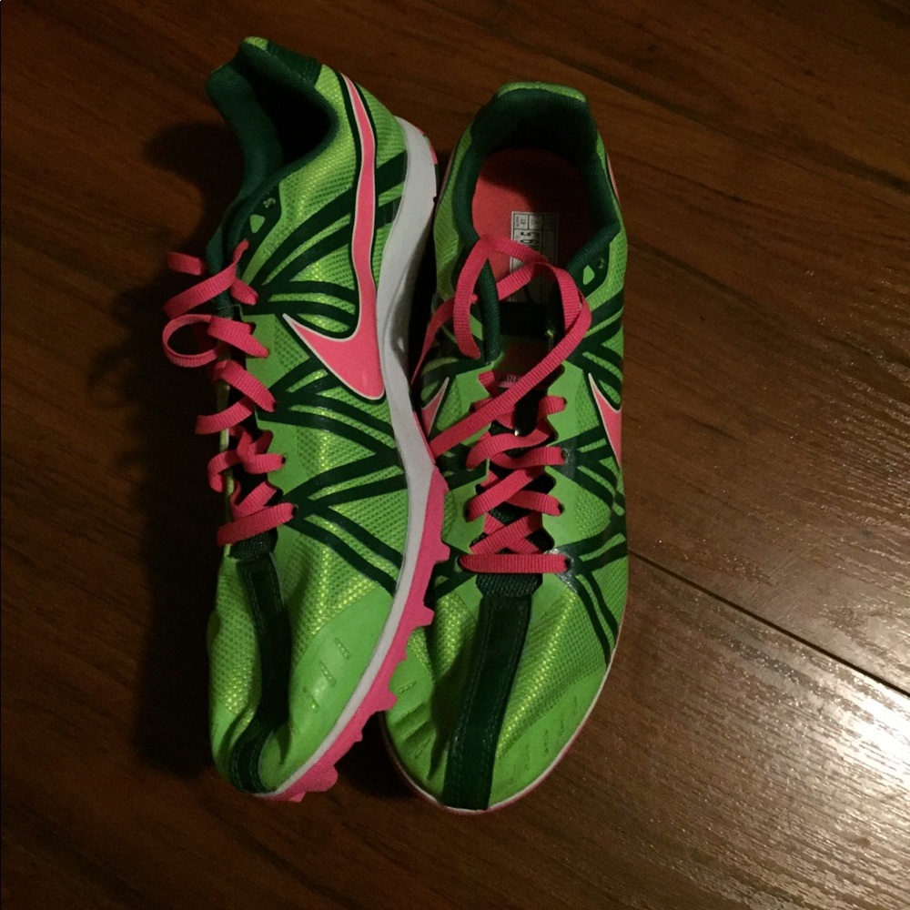 NWOT NEVER BEEN WORN Nike Track Cleats Size 9.5