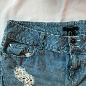 Distressed Boyfriend Jeans 👖