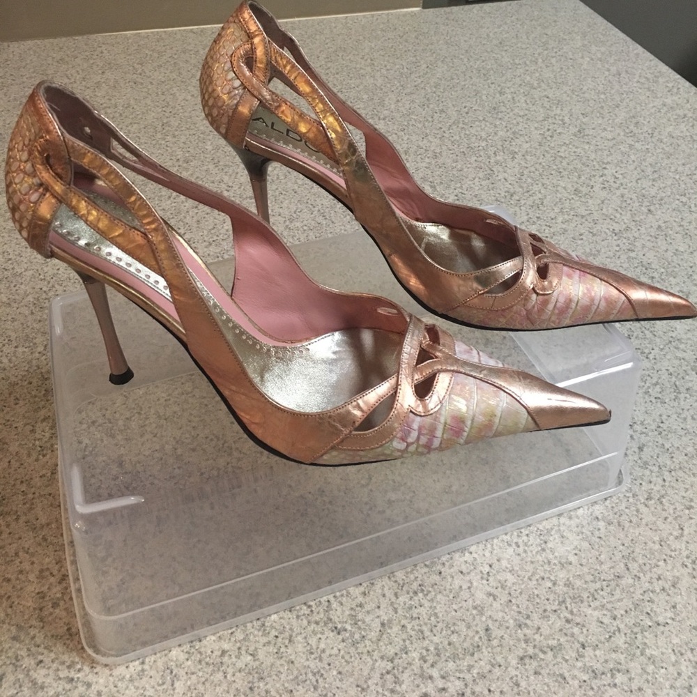 Light pink ALDO pumps