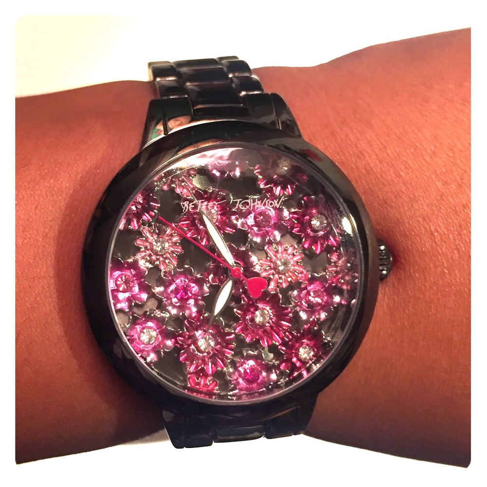 Gunmetal watch with floral motif 🌸🌺🌷