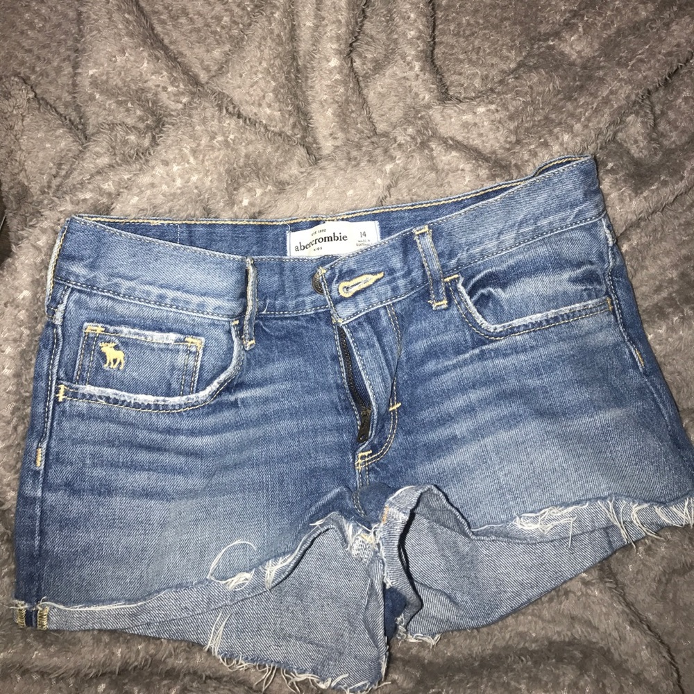 Size kids 14 Abercrombie kids shorts. High rise.