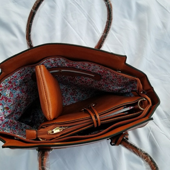 Bag in a bag plus wristlet - Picture 7 of 7