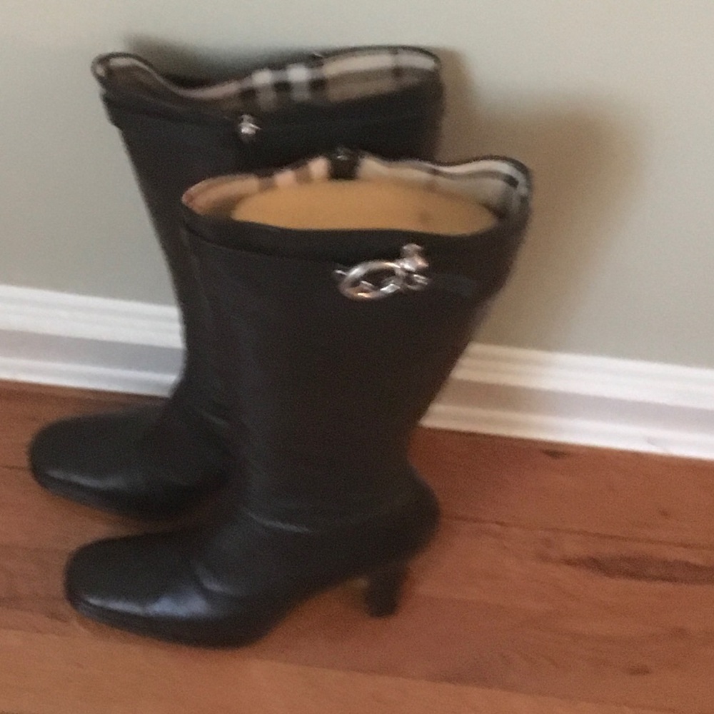 AUTHENTIC Burberry boots
