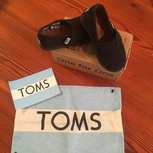 NWB- Infants TOMS classics shoes