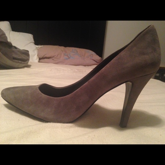 BCBG heels - Picture 1 of 3