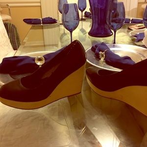 BLACK LEATHER "GAP" WEDGES