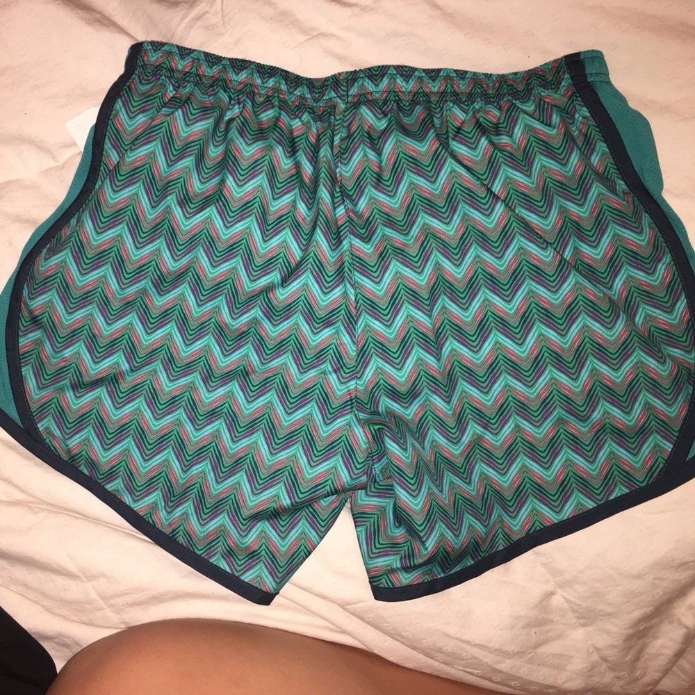 Nice patterned shorts - Picture 2 of 3