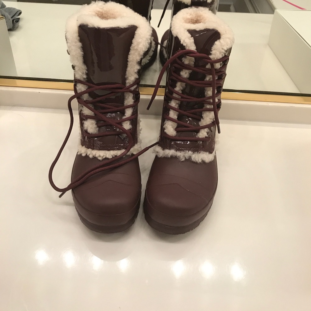 SOLD Hunter snow boots