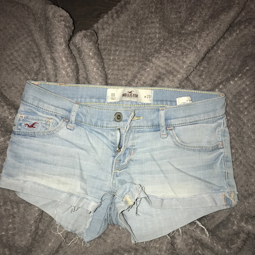 Low raised cuffed shorts from Hollister size 23