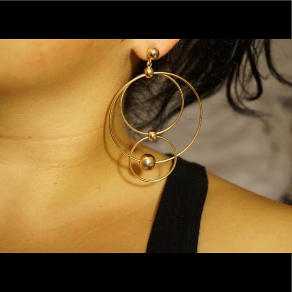 Gold Hoop Earings - Picture 1 of 1