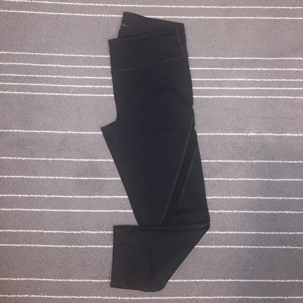 Lou & Grey Black Mesh Detailed Sport Capri - Picture 2 of 3