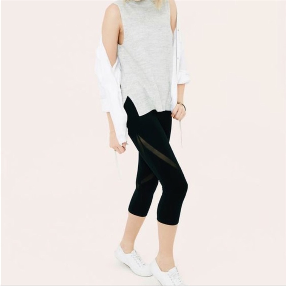 Lou & Grey Black Mesh Detailed Sport Capri - Picture 1 of 3
