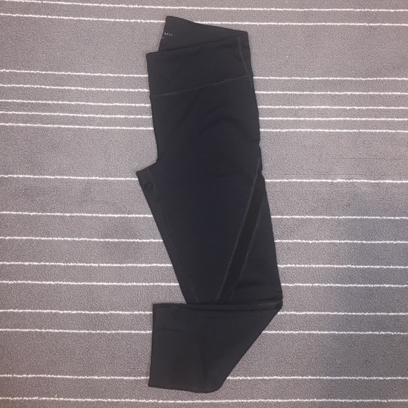 Lou & Grey Black Mesh Detailed Sport Capri - Picture 2 of 3