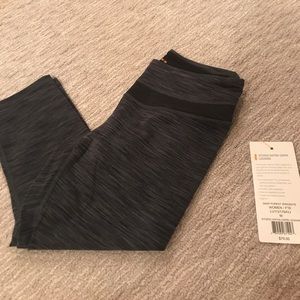 Lucy Capri workout leggings