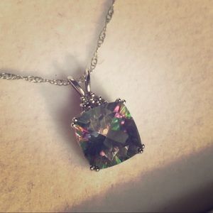Stunning pink/green pendant necklace.