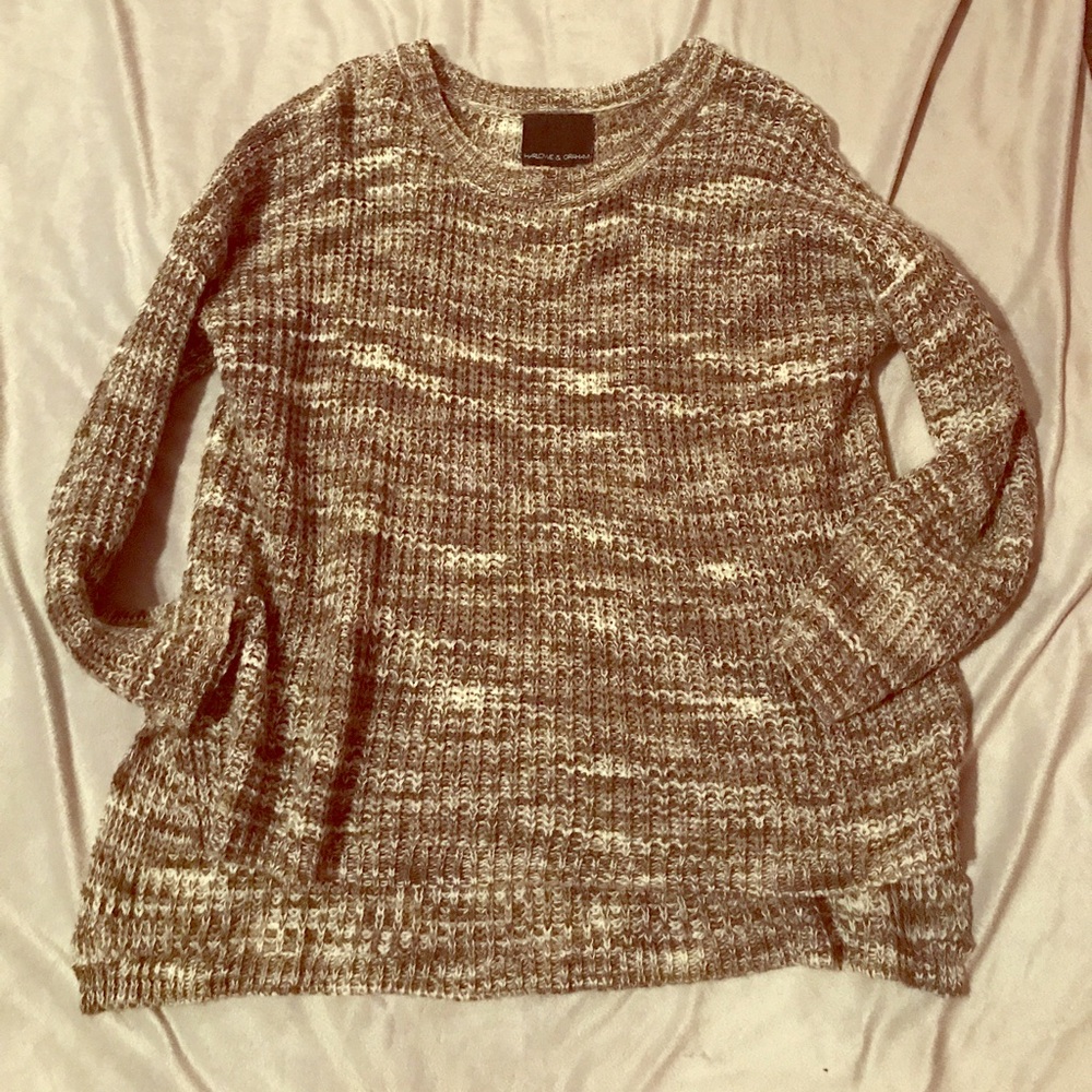 OVERSIZED SWEATER