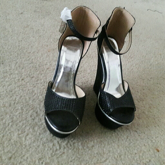 Brand  New Black platforms - Picture 1 of 3