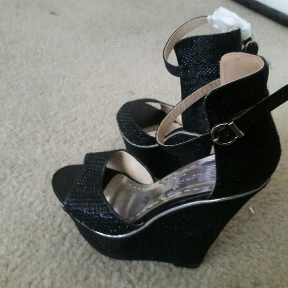 Brand  New Black platforms - Picture 2 of 3