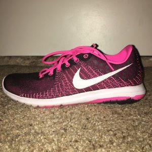 Nike Flex Fury (GS) | Black and Pink for (YOUTH)