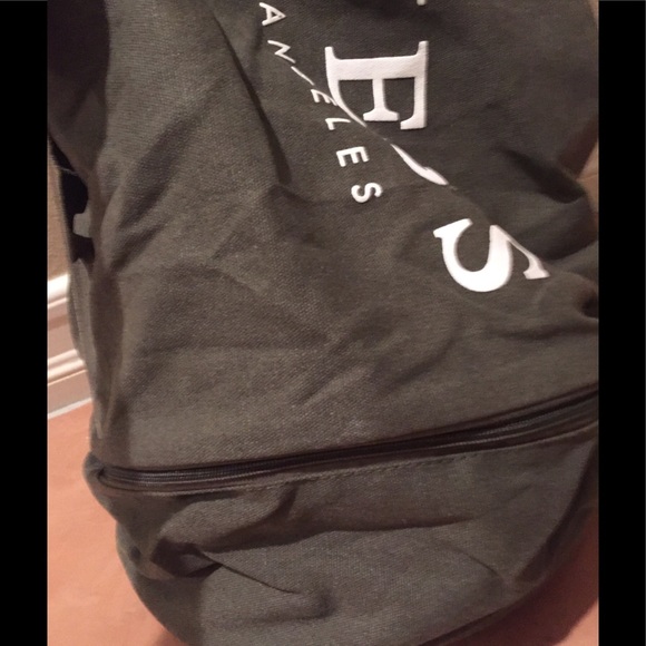 New Guess Gym Bag - Picture 2 of 2