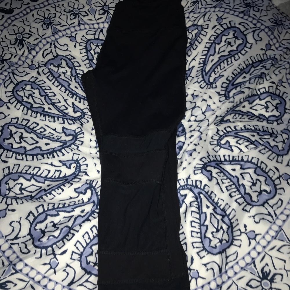 Black, cropped leggings