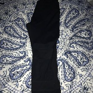 Black, cropped leggings