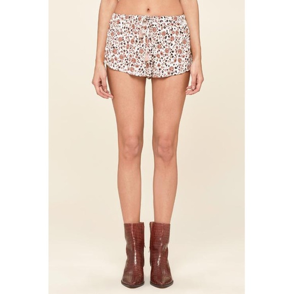 *LAST ONE* NWT Love Spell Shorts by Amuse Society - Picture 2 of 3