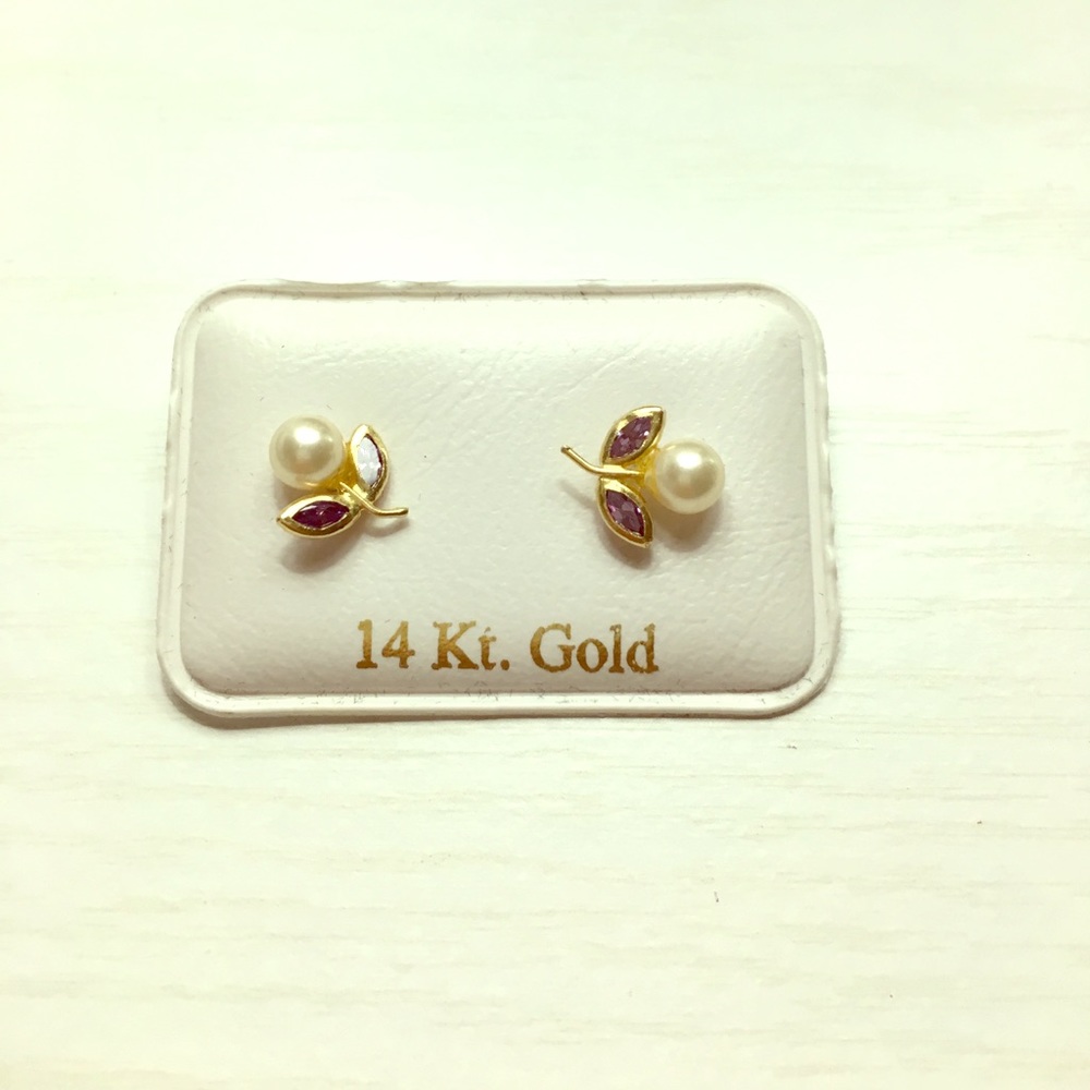 Pearl stud earrings!✨✨