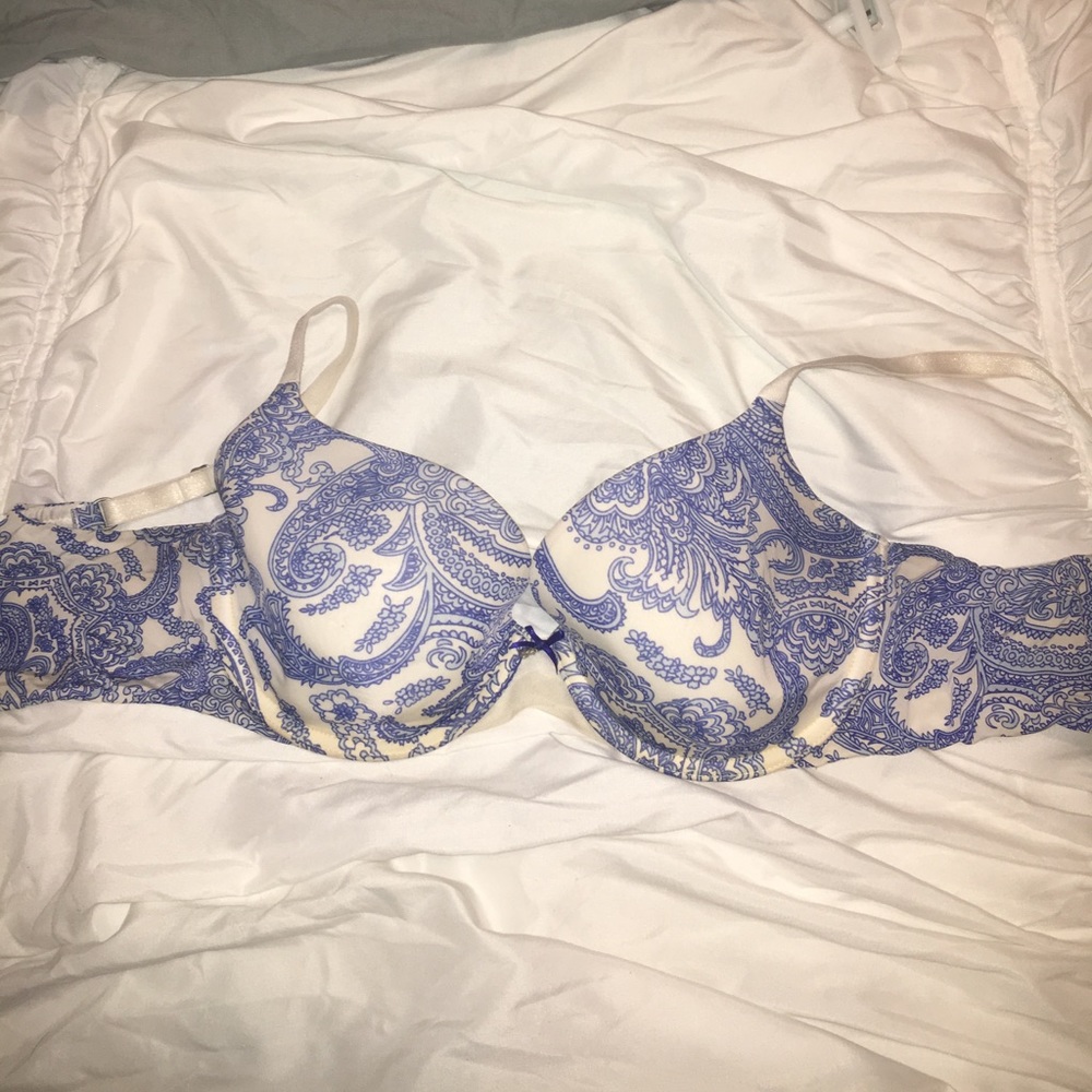 32 DD Victoria's Secret bra