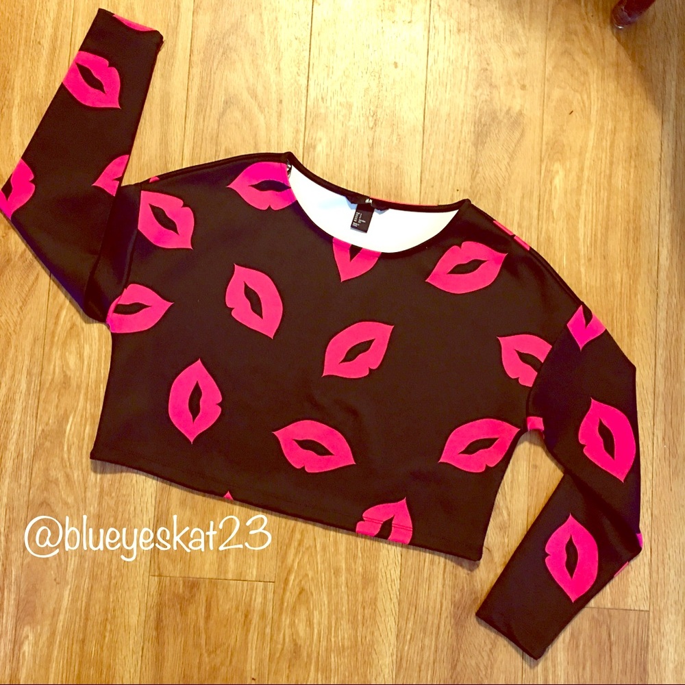 Long Sleeve Black with Pink Lips Crop Top
