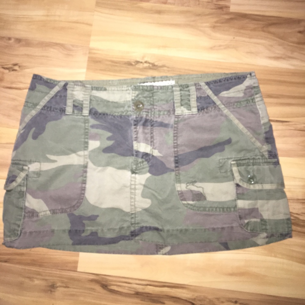 Abercrombie Camo Cargo skirt size 2