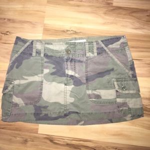 Abercrombie Camo Cargo skirt size 2