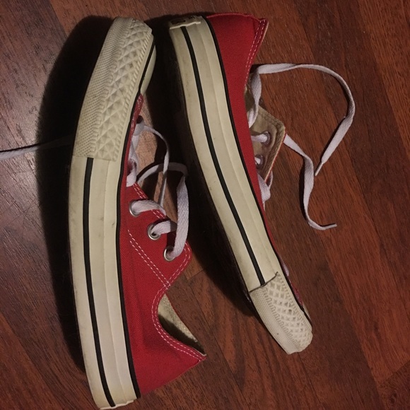 Red converse - Picture 2 of 3